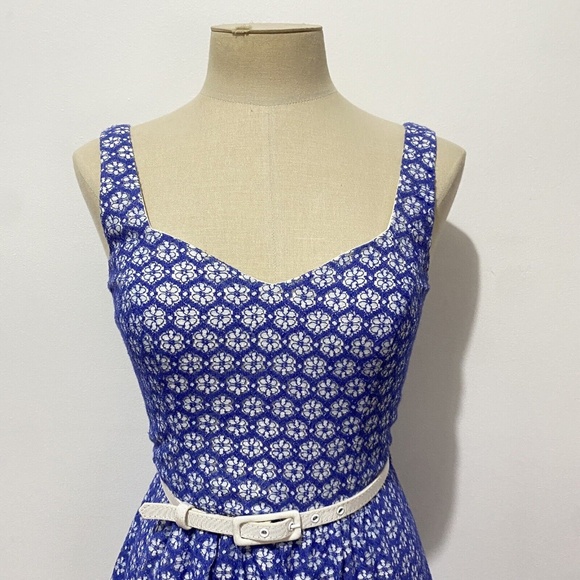 Review 8 Dress Blue White Lace Flowers Fit & Flare Sweetheart Neck Belt - Picture 2 of 7
